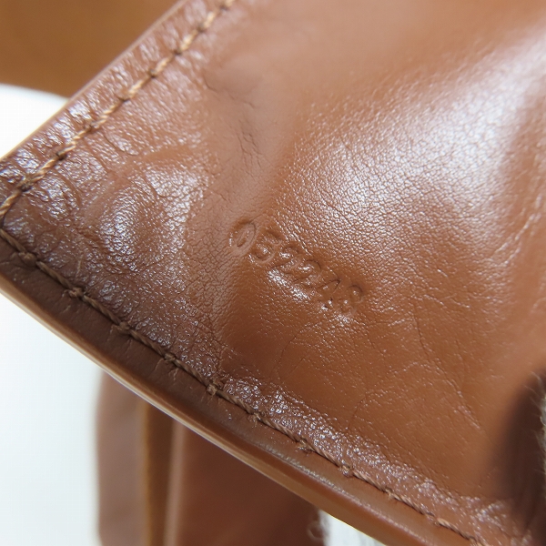 実際に弊社で買取させて頂いたLOEWE/ロエベ フォールドショッパー ロゴ入り ダブルハンドル ペーパー カーフ/レザー トート バッグの画像 5枚目