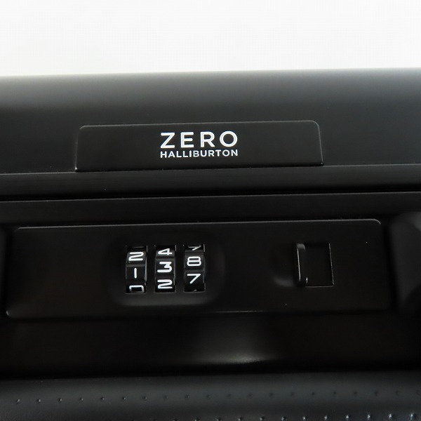 実際に弊社で買取させて頂いたZero Halliburton/ゼロハリバートンClassic Aluminum 3.0 ATT Large Attaché  ラージアタッシュケース 94412の画像 4枚目