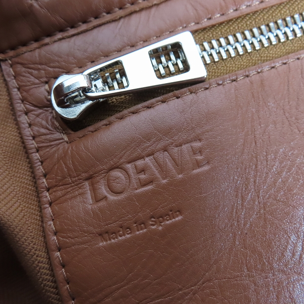 実際に弊社で買取させて頂いたLOEWE/ロエベ フォールドショッパー ロゴ入り ダブルハンドル ペーパー カーフ/レザー トート バッグの画像 4枚目