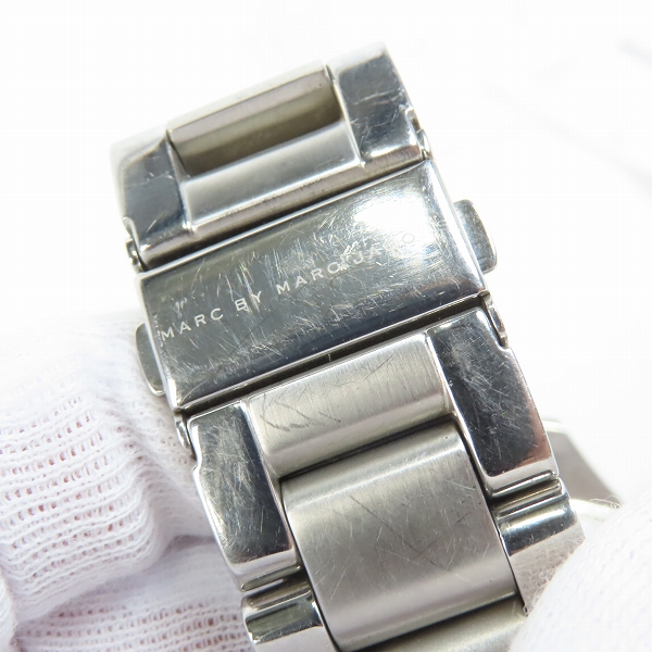 実際に弊社で買取させて頂いたMARC BY MARC JACOBS/マークバイマークジェイコブス 腕時計 シルバー MBM5027【動作未確認】の画像 5枚目