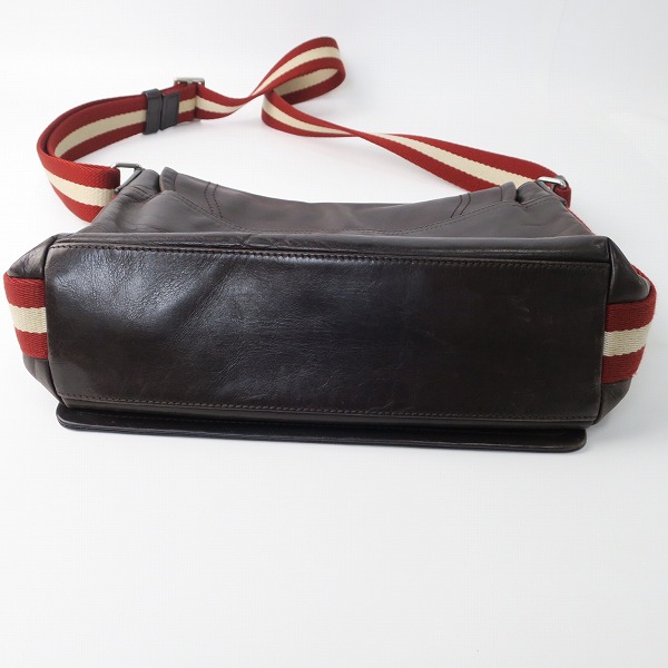 実際に弊社で買取させて頂いたBALLY/バリー ストライプ レザー ショルダー バッグの画像 2枚目