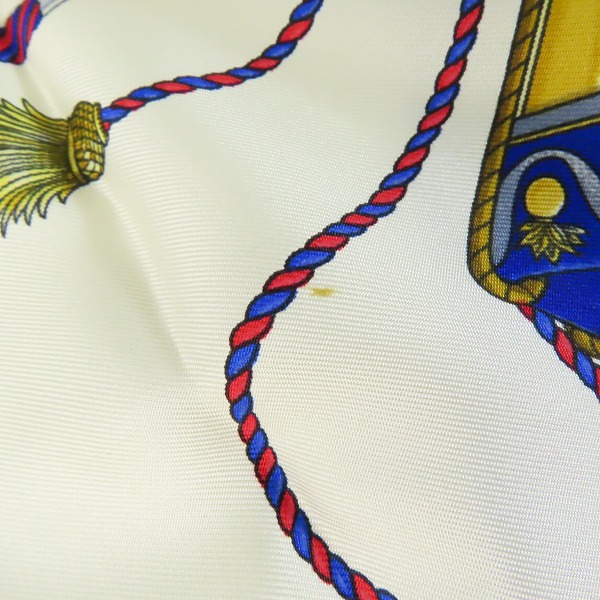 実際に弊社で買取させて頂いたHERMES/エルメス カレ90 les tambours タンブールの太鼓 大判スカーフ/ストールの画像 4枚目