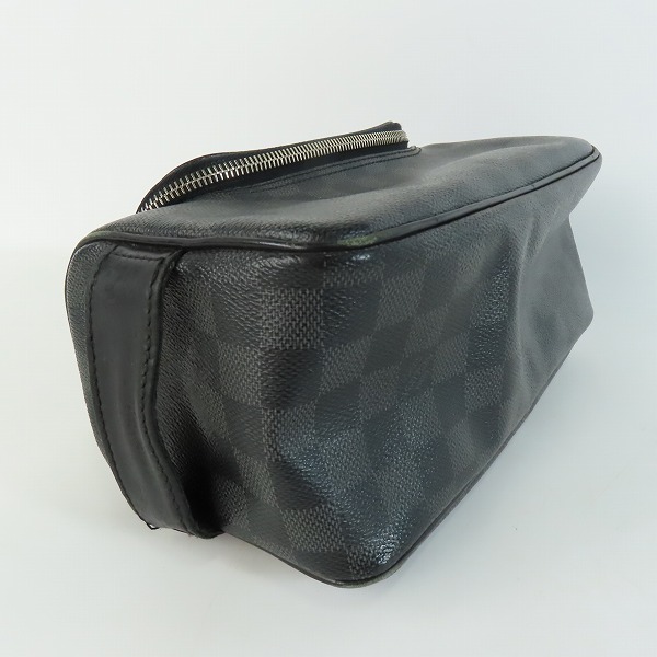 実際に弊社で買取させて頂いた【難あり】LOUIS VUITTON/ルイヴィトン ダミエ グラフィット トワレポーチ セカンドバック N47625の画像 2枚目