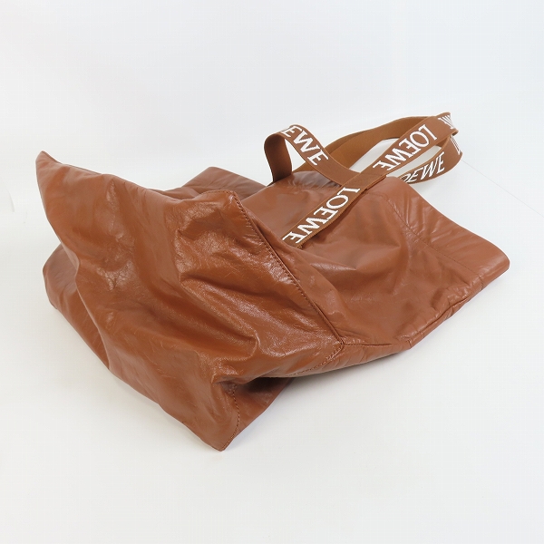 実際に弊社で買取させて頂いたLOEWE/ロエベ フォールドショッパー ロゴ入り ダブルハンドル ペーパー カーフ/レザー トート バッグの画像 2枚目