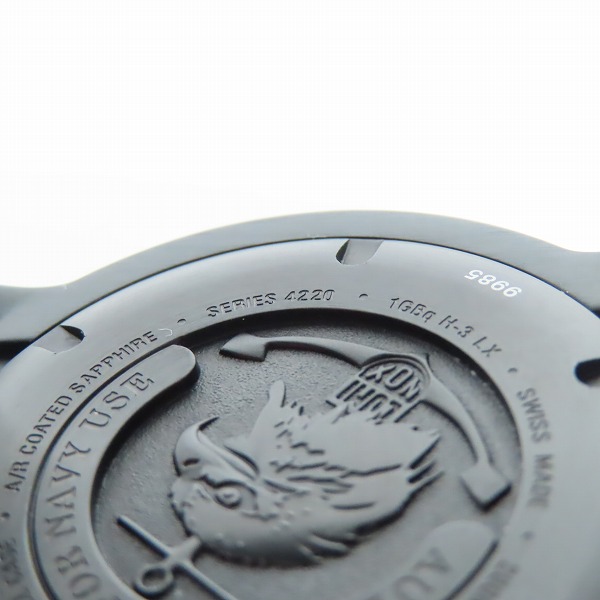実際に弊社で買取させて頂いたLUMINOX/ルミノックス AUTHORIZED FOR NAVY USE ネイビーシールズ クォーツ/腕時計 4220 SERIES の画像 4枚目
