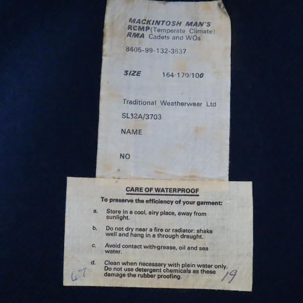 実際に弊社で買取させて頂いた【難有り】マッキントッシュ社製 イギリス軍 ゴム引き トレンチ コート 164-170/100の画像 2枚目
