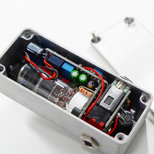 実際に弊社で買取させて頂いたLee Custom Amplifier 12AU7 Buffer/Booster バッファ ブースター エフェクター 動作確認済みの画像 5枚目