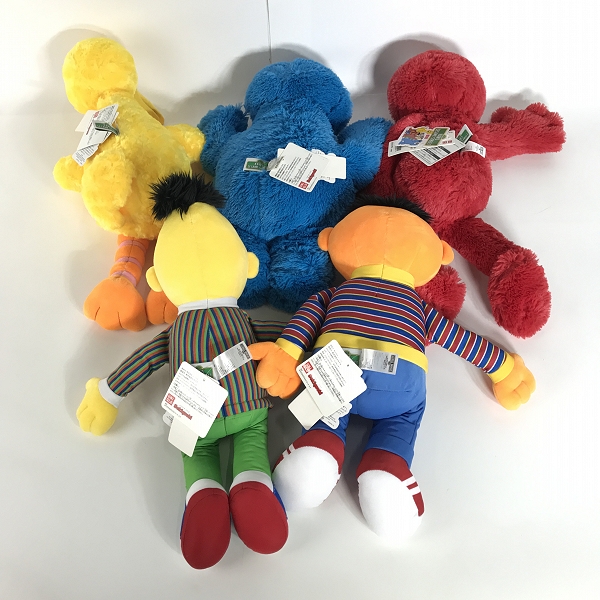 実際に弊社で買取させて頂いた【おまとめ】UNIQLO×KAWS×SESAMESTREET/ユニクロ×カウズ×セサミーストリート ぬいぐるみの画像 1枚目
