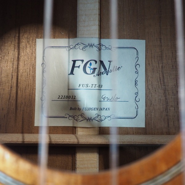 実際に弊社で買取させて頂いた★【美品】FGN/FUJIGEN/フジゲン FUS-TT-03 テナーウクレレ セミハードケース付の画像 5枚目