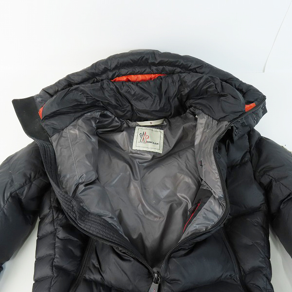 実際に弊社で買取させて頂いた【JPタグ】MONCLER GRENOBLE/モンクレール グルノーブル BECKLER ダウンジャケットA20974186305 53156/0の画像 2枚目