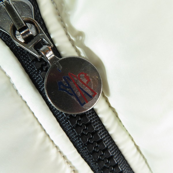 実際に弊社で買取させて頂いたMONCLER/モンクレール BAZILLE バジーレ ダウンジャケット 41311/50/68959/2の画像 7枚目