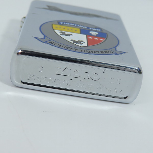 実際に弊社で買取させて頂いたZIPPO/ジッポー 米海軍 VF-2 FIGHTING TWO Bounty Hunters 鏡面加工 2005年製の画像 3枚目