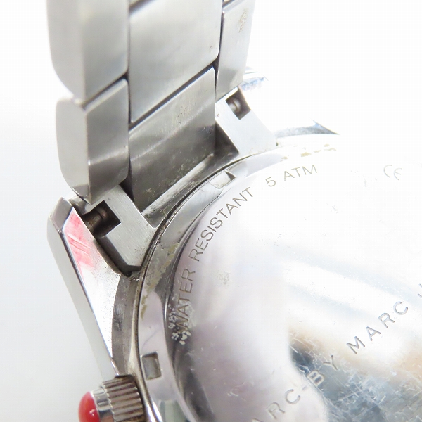 実際に弊社で買取させて頂いたMARC BY MARC JACOBS/マークバイマークジェイコブス 腕時計 シルバー MBM5027【動作未確認】の画像 6枚目