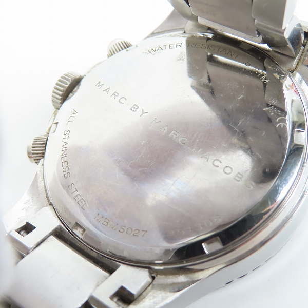 実際に弊社で買取させて頂いたMARC BY MARC JACOBS/マークバイマークジェイコブス 腕時計 シルバー MBM5027【動作未確認】の画像 4枚目