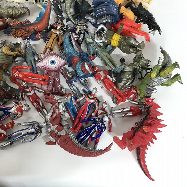 実際に弊社で買取させて頂いた【おまとめ】BANNDAI/バンダイ ウルトラマン/ウルトラセブン/ゼットン/バルタン星人 他 フィギュア/ソフビの画像 4枚目