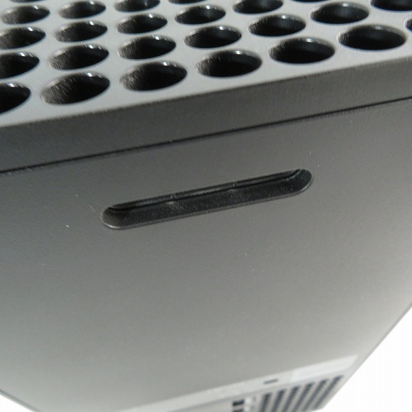 実際に弊社で買取させて頂いたMicrosoft/マイクロソフト Xbox Series X 1TB SSD 本体 Model 1882【簡易動作確認済】の画像 6枚目