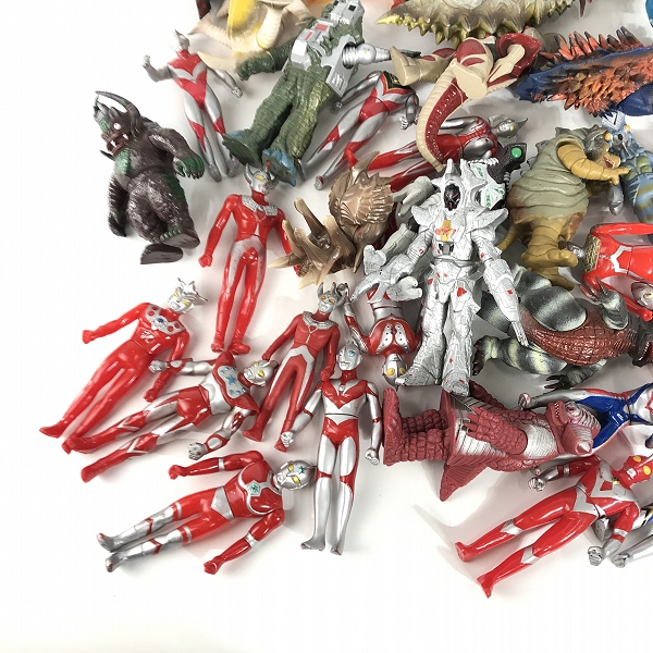 実際に弊社で買取させて頂いた【おまとめ】BANNDAI/バンダイ ウルトラマン/ウルトラセブン/ゼットン/バルタン星人 他 フィギュア/ソフビの画像 3枚目