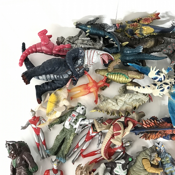 実際に弊社で買取させて頂いた【おまとめ】BANNDAI/バンダイ ウルトラマン/ウルトラセブン/ゼットン/バルタン星人 他 フィギュア/ソフビの画像 1枚目