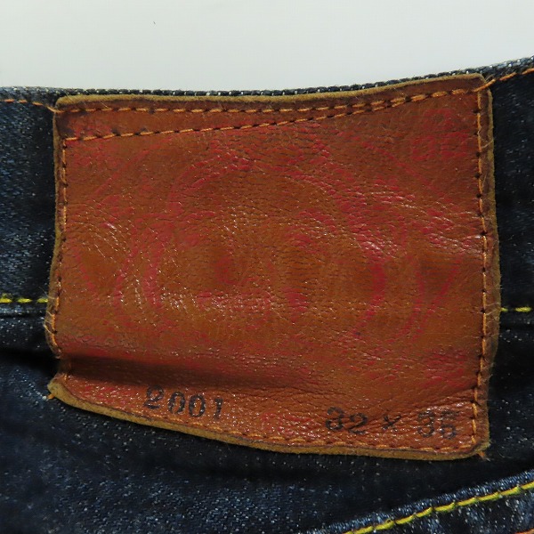 実際に弊社で買取させて頂いたEVISU/エヴィス エビス 戎 魂 刺繍 ボタンフライ デニムパンツ Lot.2001/32×36の画像 2枚目