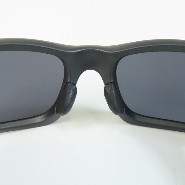 実際に弊社で買取させて頂いたOAKLEY/オークリー フェラーリ コレクション CHAINLINK/チェーンリンク サングラス OO9252-10の画像 4枚目