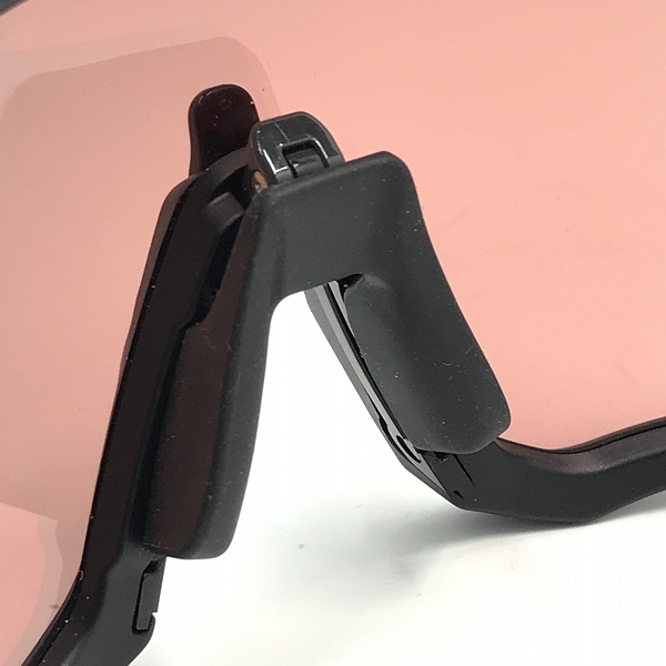 実際に弊社で買取させて頂いたOAKLEY/オークリー Flight Jacket/フライトジャケット サングラス/アイウェア OO9401-1637の画像 4枚目