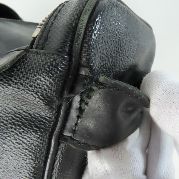 実際に弊社で買取させて頂いた【難あり】LOUIS VUITTON/ルイヴィトン ダミエ グラフィット トワレポーチ セカンドバック N47625の画像 6枚目