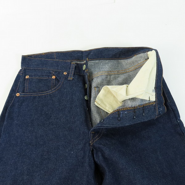 実際に弊社で買取させて頂いた【未使用】LEVI'S/リーバイス 501 米国製 刻印6 66前期 赤耳 フラッシャー付 デニムパンツ/W32の画像 2枚目