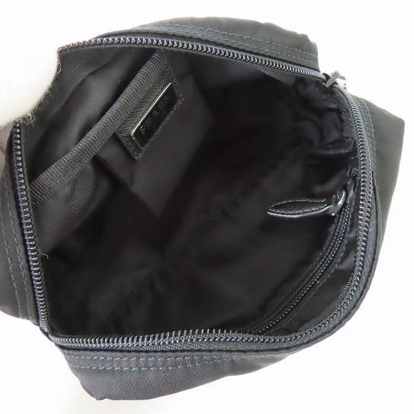 実際に弊社で買取させて頂いたPRADA/プラダ 三角プレート ナイロンポーチの画像 3枚目