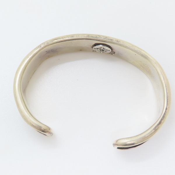 実際に弊社で買取させて頂いた【ワランティ付き】FIRST ARROW'S/ファーストアローズ アラベスク浮き唐草彫り バングル BR-028の画像 5枚目