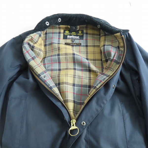 実際に弊社で買取させて頂いたBarbour/バブアー 15AW 裏地チェック オイルド ステンカラー コート MWX0534NY91/1402141 40の画像 2枚目