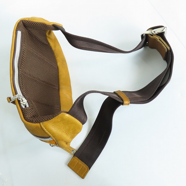 実際に弊社で買取させて頂いたmaster-piece/マスターピース カウレザー ボディバッグ 01063-1の画像 2枚目