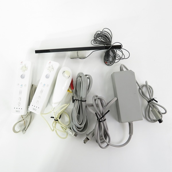 実際に弊社で買取させて頂いた任天堂/Nintendo/ニンテンドー Wii 本体 RVL-001 ソフト 3点/リモコン 2個/ヌンチャク付き【簡易動作確認済】の画像 5枚目