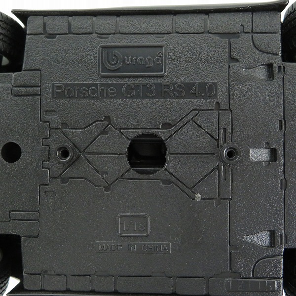 実際に弊社で買取させて頂いたBburago/ブラーゴ 1/18 Porche/ポルシェ GT3 RS 4.0 ブラック/シルバー ミニカーの画像 8枚目
