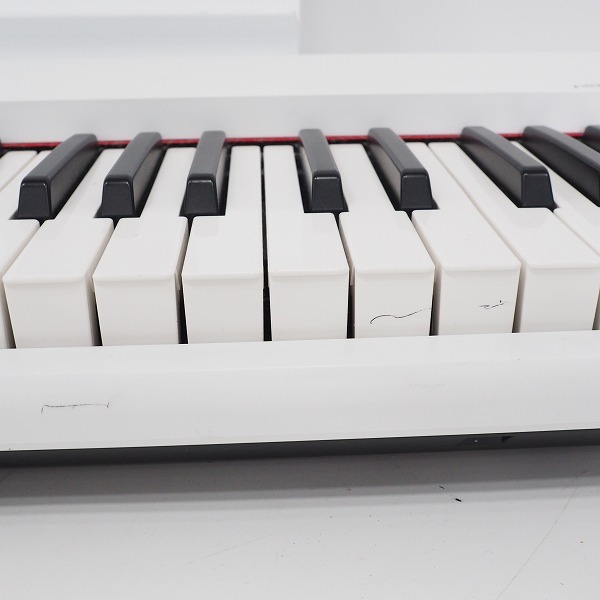 実際に弊社で買取させて頂いた★YAMAHA/ヤマハ piaggero/ピアジェーロ NP-12WH/ホワイト 電子キーボード 2017年製 ACアダプター付【動作確認済】の画像 3枚目