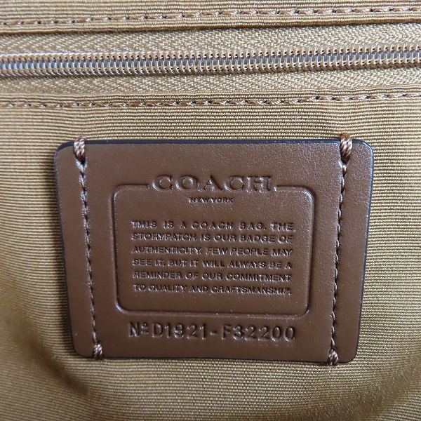 実際に弊社で買取させて頂いたCOACH/コーチ PVC×レザー シグネチャー リュックサック F32200の画像 4枚目