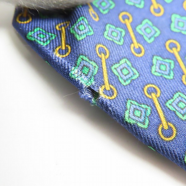 実際に弊社で買取させて頂いたCELINE/セリーヌ 総柄 シルク100％ ネクタイの画像 8枚目