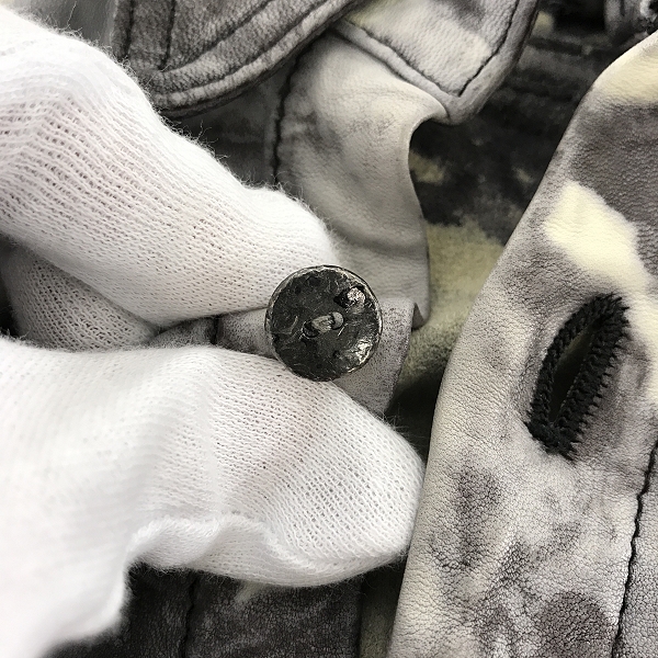 実際に弊社で買取させて頂いたISAMUKATAYAMA BACKLASH/バックラッシュ シープレザー 製品絞り染めシャツ 1124-02 Mの画像 5枚目