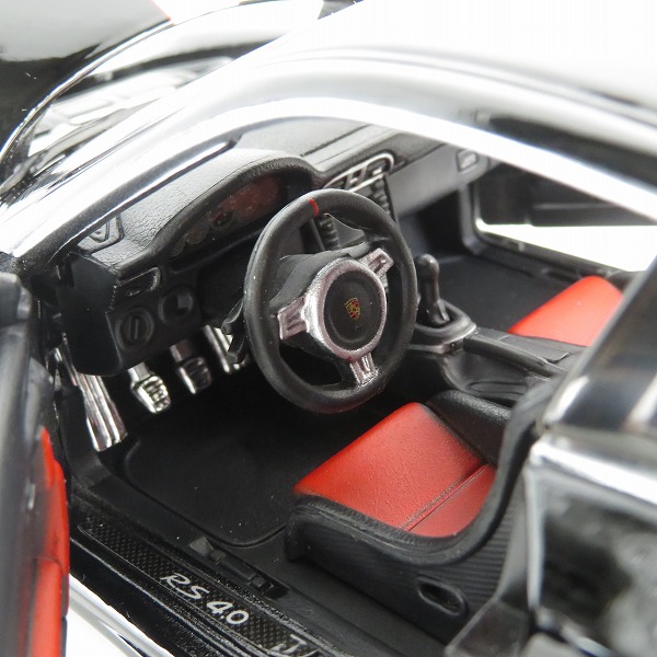 実際に弊社で買取させて頂いたBburago/ブラーゴ 1/18 Porche/ポルシェ GT3 RS 4.0 ブラック/シルバー ミニカーの画像 5枚目