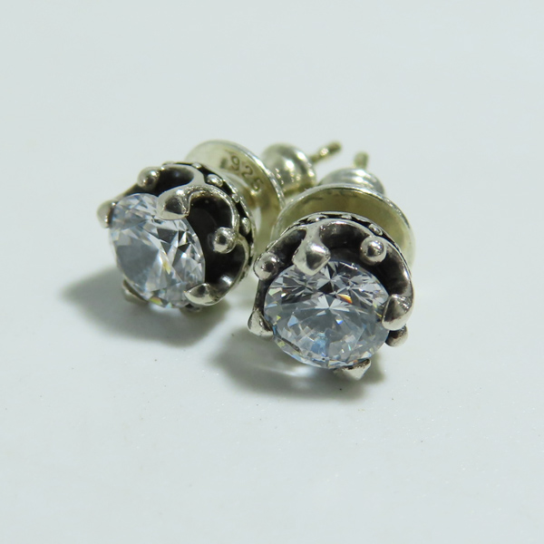 実際に弊社で買取させて頂いたJustin Davis/ジャスティンデイビス ピアス DEBUTANT クリア ジルコニア ペア SEJ215