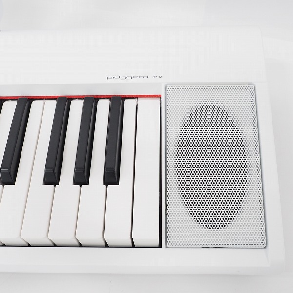 実際に弊社で買取させて頂いた★【美品】YAMAHA/ヤマハ piaggero/ピアジェーロ NP-12WH/ホワイト 電子キーボード 2021年製 ACアダプター付の画像 3枚目