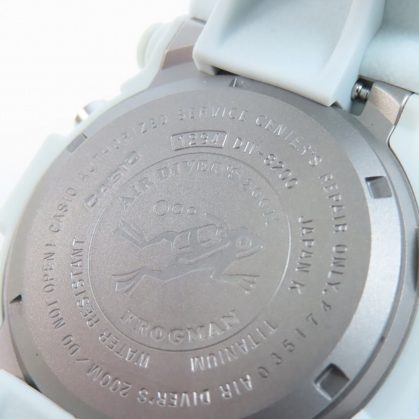 実際に弊社で買取させて頂いたG-SHOCK/Gショック FROGMAN/フロッグマン Men in White Gray 極地 DW-8200LG-8JR【動作未確認】の画像 3枚目