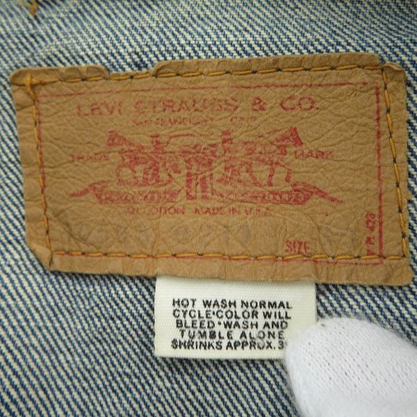 実際に弊社で買取させて頂いたLEVIS/リーバイス デニムジャケット 70505-0210の画像 2枚目