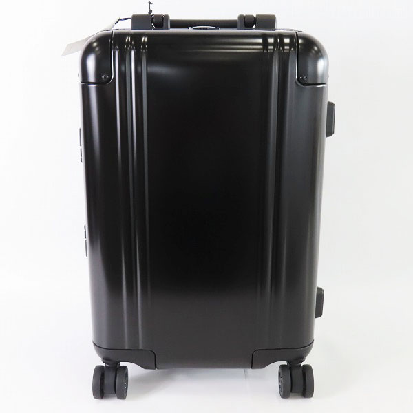 実際に弊社で買取させて頂いた【未使用】ZERO HALLIBURTON/ゼロハリバートン Classic Aluminum 3.0 機内持ち込み キャリーケース 94402