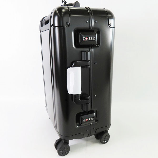 実際に弊社で買取させて頂いた【未使用】ZERO HALLIBURTON/ゼロハリバートン Classic Aluminum 3.0 機内持ち込み キャリーケース 94402の画像 2枚目