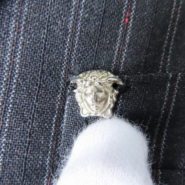 実際に弊社で買取させて頂いたVERSACE/ヴェルサーチ ストライプ スーツ ジャケット/パンツ/セットアップ/25WSVA/54の画像 2枚目