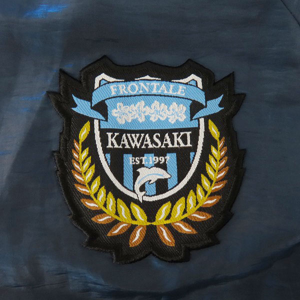 実際に弊社で買取させて頂いたPUMA/プーマ 川崎フロンターレ 2019 プレマッチ セレモニージャケット 755044/XLの画像 5枚目