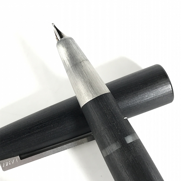 実際に弊社で買取させて頂いたLAMY/ラミー 木軸/ウッド素材 キャップ式万年筆  ケース付き 