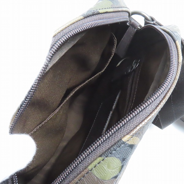 実際に弊社で買取させて頂いたCOACH/コーチ シグネチャー カモフラージュ ショルダーバッグ F70848の画像 4枚目