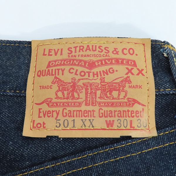 実際に弊社で買取させて頂いた【未使用】Levi's/リーバイス 501XX 刻印555 デニムパンツ W30L36の画像 2枚目