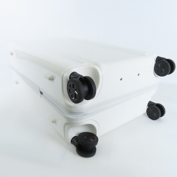 実際に弊社で買取させて頂いた【未使用】Zero Halliburton/ゼロハリバートン Classic Lightweight 4.0 Check-In-S Travel Case キャリーケース 60L/81364の画像 2枚目